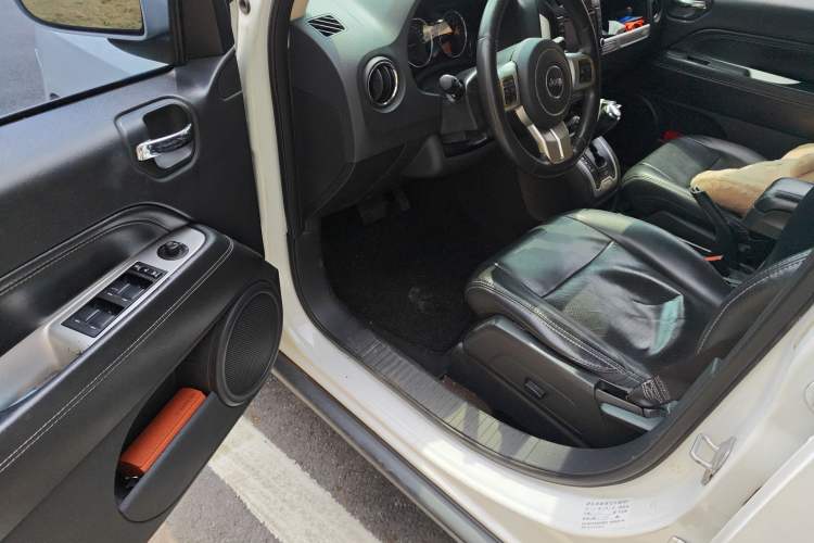 Used Jeep Compass 2013 2.0L two-wheel drive luxury version