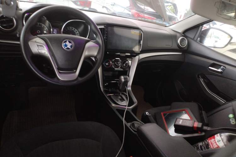 Used Venucia T70 2016 2.0L CVT Smart Choice Edition
