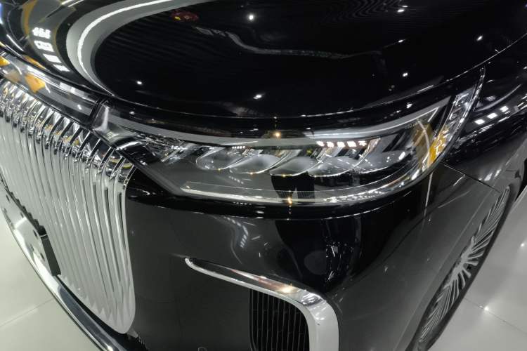 Used VOYAH Dream 2025 PHEV Four-Wheel-Drive Flagship Kunpeng Edition
