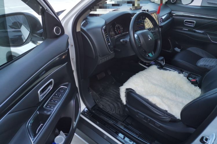 Used Mitsubishi Outlander 2020 2.0L Two-Wheel Drive Enjoyment Version 5 Seats Driver Seat