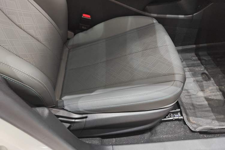 Used BYD Qin PLUS 2025 DM-i Smart Drive 120KM Superior Model Right Front Seat