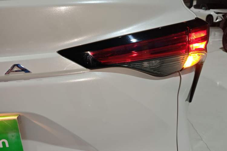 Used Toyota Granvia 2023 2.5L Hybrid Prestige PLUS Edition