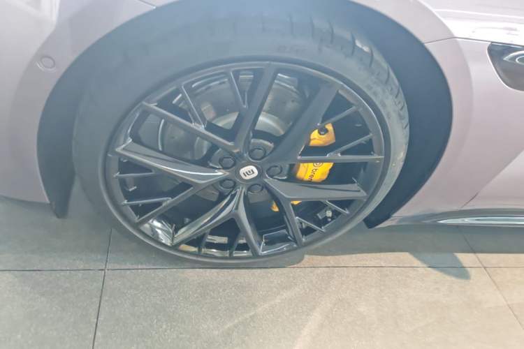 Used Xiaomi Auto SU7 2024 Four-Wheel Drive Ultra-Long Range Advanced Intelligent Driving Max Edition Left Front Wheel Hub