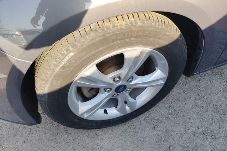 Used Ford Focus 2012 Sedan 1.6L Manual Fashion Edition Left Front Wheel Hub