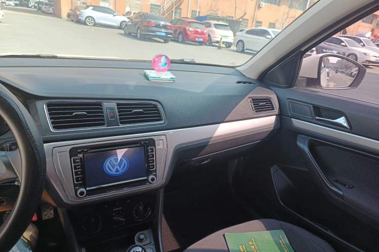 Used Volkswagen Lavida 2017 1.6L Manual Fashion Edition