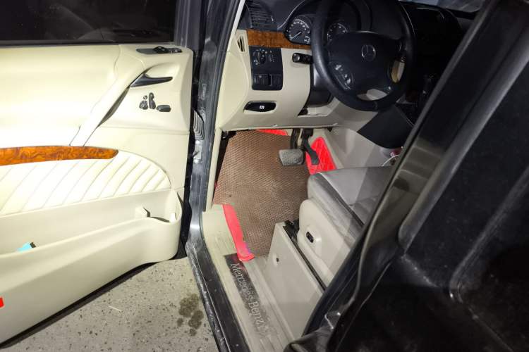 Used Mercedes-Benz Viano 2011 2.5L Navigator Edition
