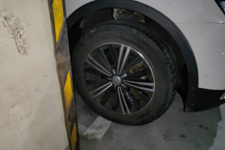 Used Volkswagen Tiguan L 2017 330TSI Automatic Two-Wheel Drive Flagship Edition Right Front Wheel Hub