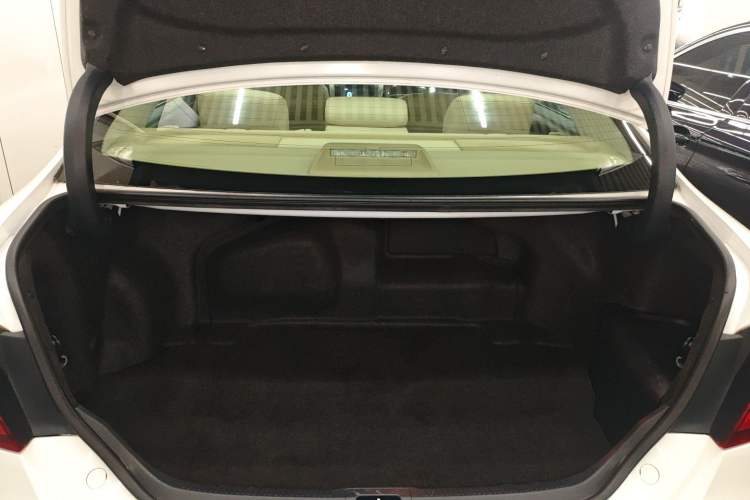 Used Toyota Camry 2016 Dual-Engine 2.5 HG 10th Anniversary Deluxe Navigation Edition Trunk