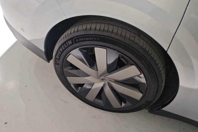 Used Li Auto i6 2025 Model Two-Wheel-Drive Standard Type
