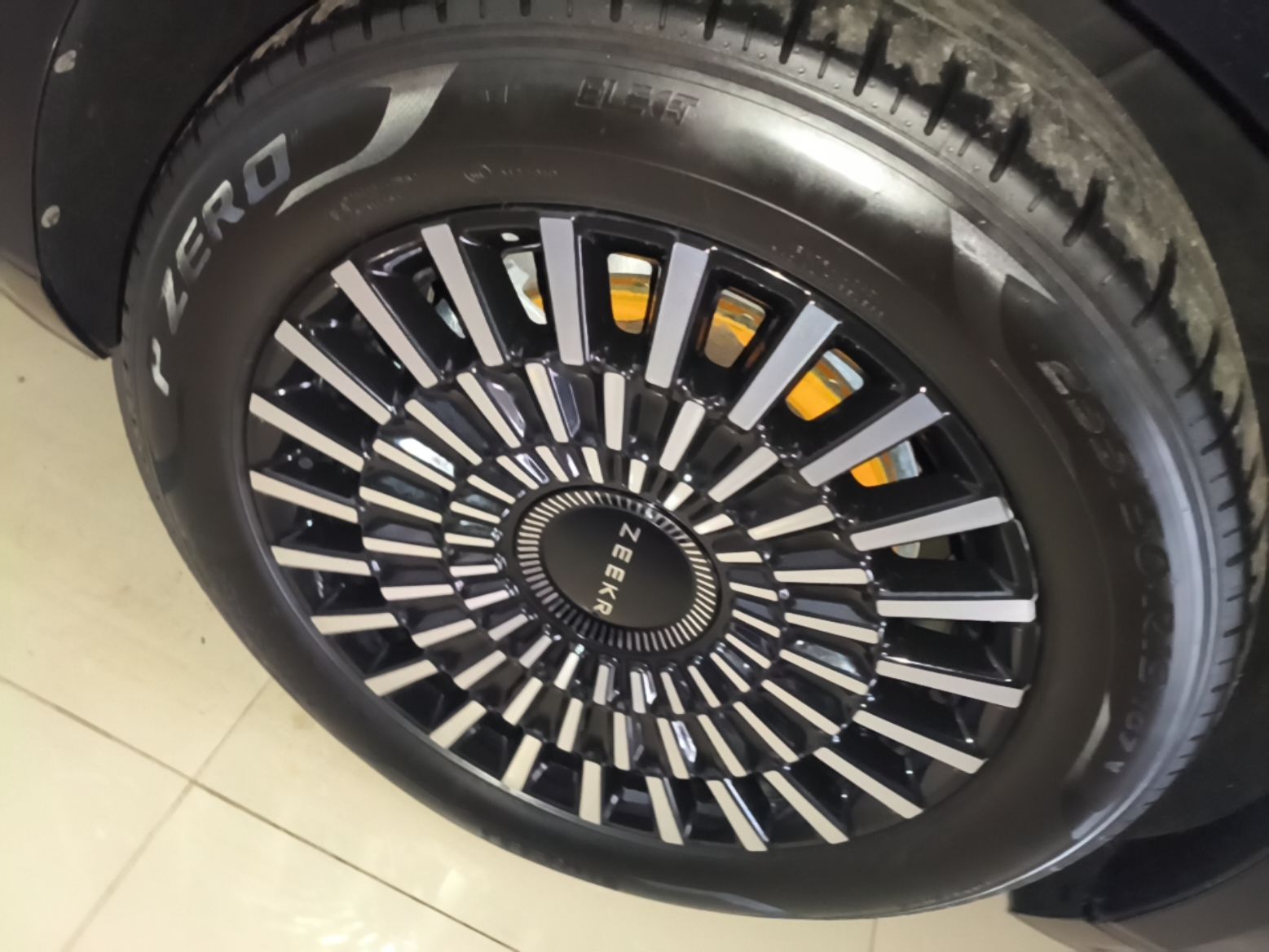 Zeekr 009 2024 7-Seater Walk-Through Version Four-Wheel Drive 108 kWh — снимка 11