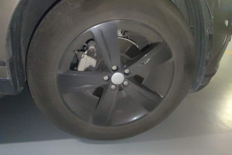 Used Land Rover Range Velar 2017 P250 S Right Front Wheel Hub