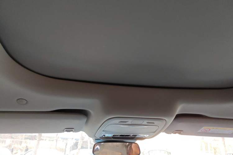 Used Ford Edge 2023 Ford Explorer L 2.0T EcoBoost E-Hybrid Two-Wheel Drive 7-Seater Luxury Model Headliner