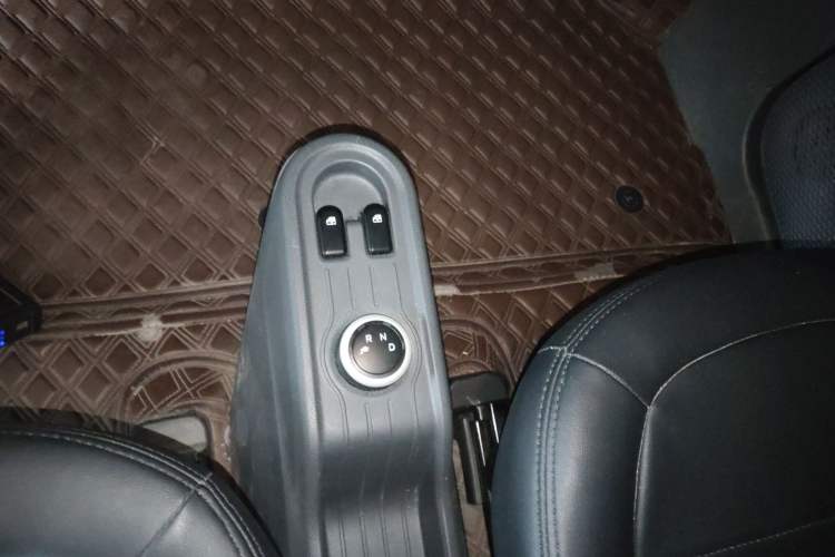 Used Wuling Hongguang MINIEV 2022 Macaron Premium Model – Lithium Iron Phosphate Gear Lever