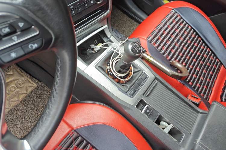 Used Roewe RX5 2018 20T Two-Wheel Drive Manual Flagship Edition
