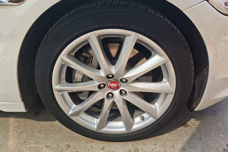 Used Jaguar XJ 2015 XJL 3.0 SC Four-Wheel Drive Panoramic Business Edition Right Front Wheel Hub