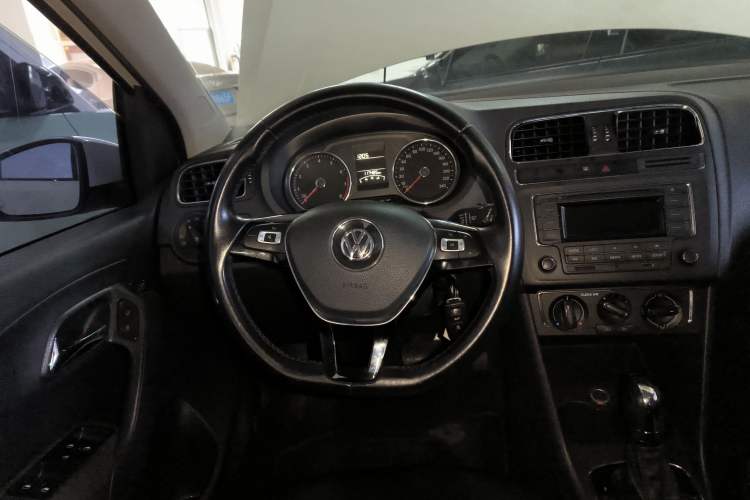 Used Volkswagen Polo 2016 1.6L Automatic Comfort Model
