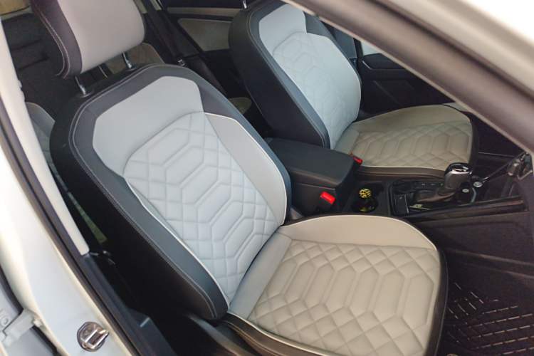 Used Volkswagen Tayron 2024 300TSI Two-Wheel-Drive Luxury Plus Advanced Version Right Front Seat