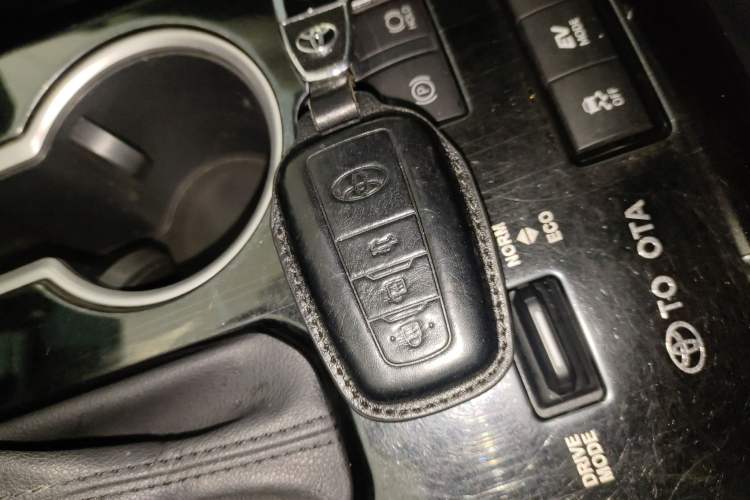 Used Toyota Highlander 2022 Dual-Engine 2.5L Four-Wheel Drive Prestige Version 7 Seats