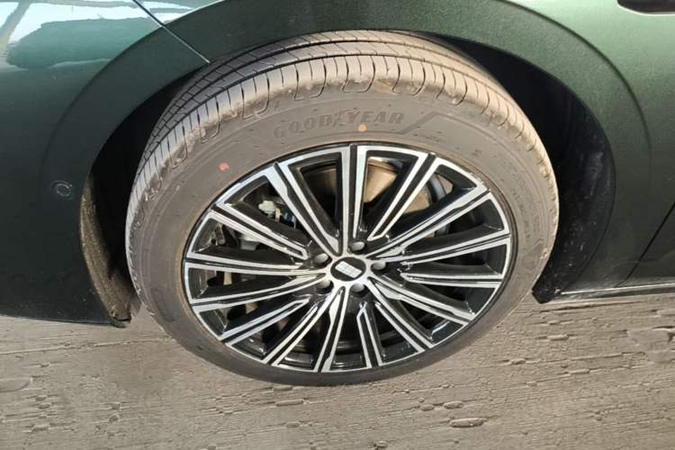 Used Geely Galaxy 8 2025 130km EM-P Starship Edition
