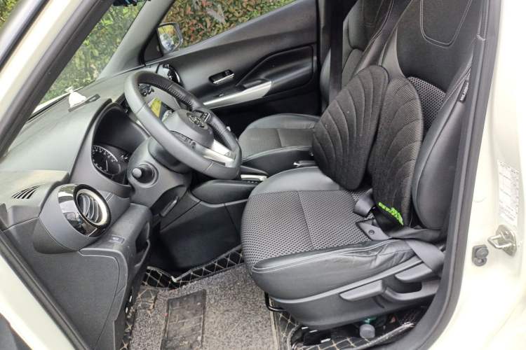 Used Nissan Kicks 2018 1.5L CVT Smart Connect Luxury Edition
