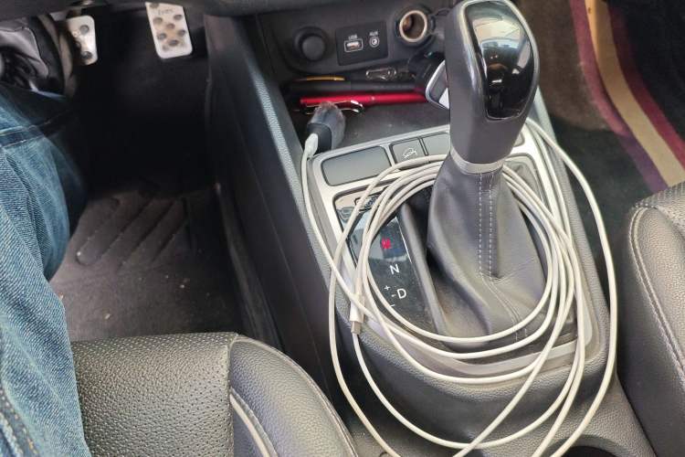 Used Hyundai ix25 2015 1.6L Automatic Two-Wheel Drive Smart GLS Trim Gear Lever