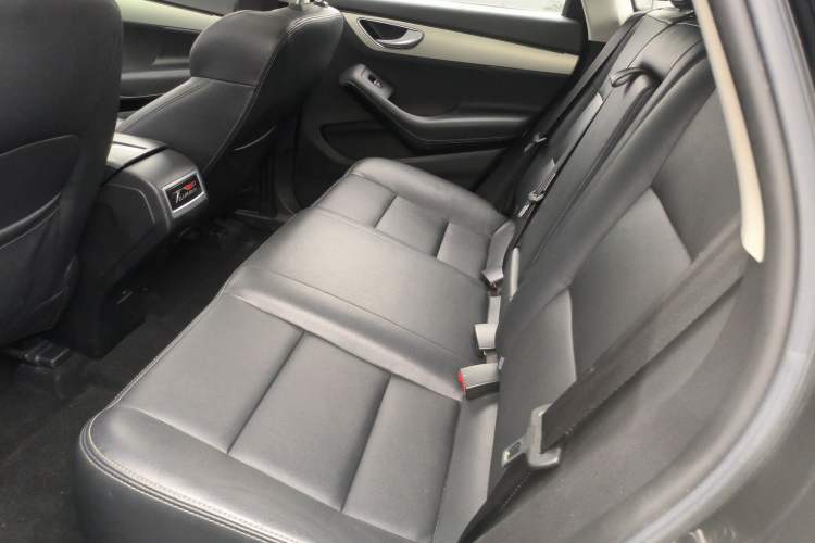 Used Zotye SR7 2016 1.5T CVT Cube Heart Edition China V Standard
