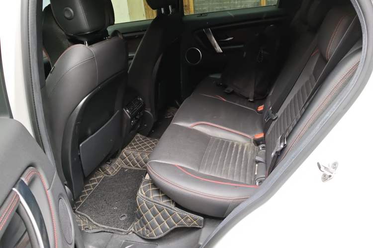 Used Land Rover Discovery Sport 2020 249 PS R-Dynamic Performance Edition Left Rear Seat