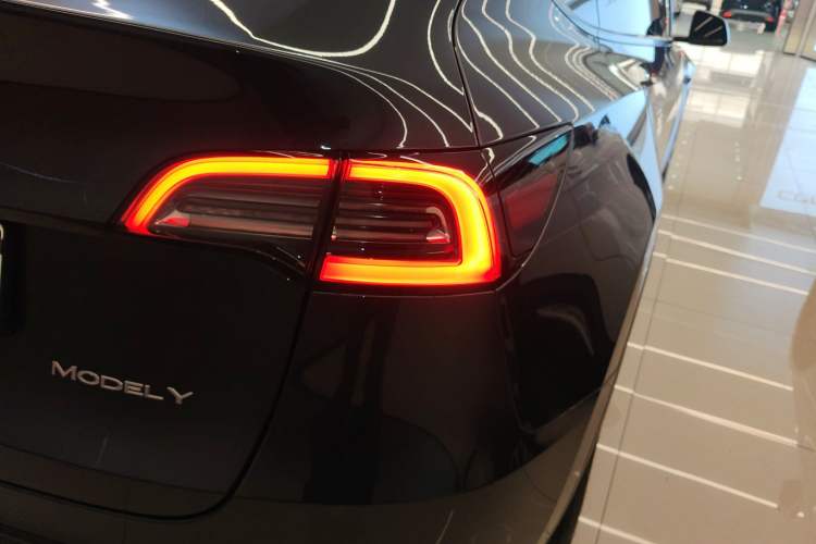 Used Tesla Model Y 2024 Long-Range All-Wheel-Drive Version