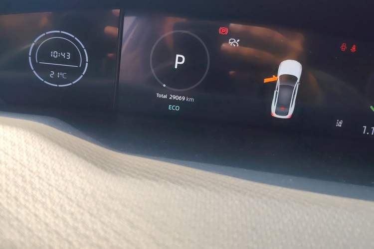 Used CHANGAN UNI-V 2022 1.5T Sport Edition Odometer Close Up