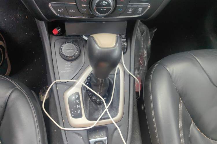 Used Jeep Cherokee 2014 2.4L Luxury Edition