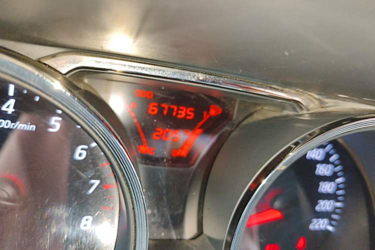 Used Nissan Livina 2013 Jingrui 1.6XL Manual Comfort Edition Odometer Close Up