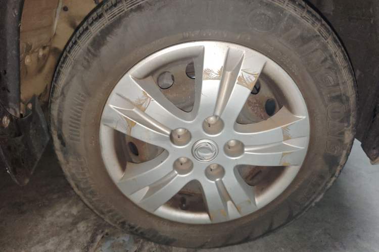 Used FORTHING Lingzhi 2013 M3 1.6L 7-seat Standard Model
