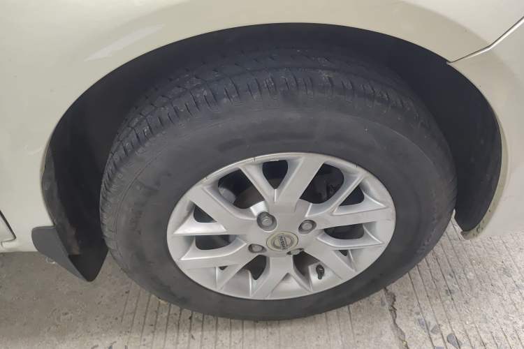 Used Nissan Sunny 2015 1.5XE Manual Comfort Edition Right Front Wheel Hub