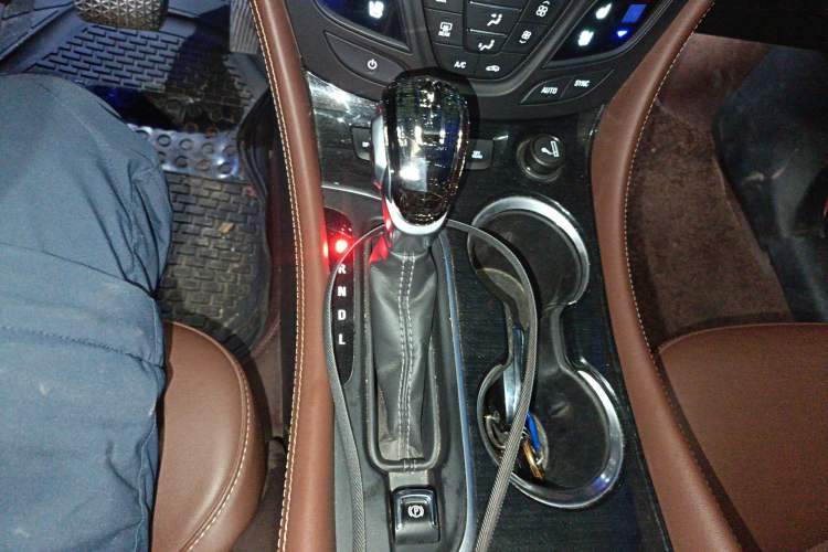 Used Buick Envision 2018 28T All-Wheel-Drive Versatile Sports Flagship Model Gear Lever