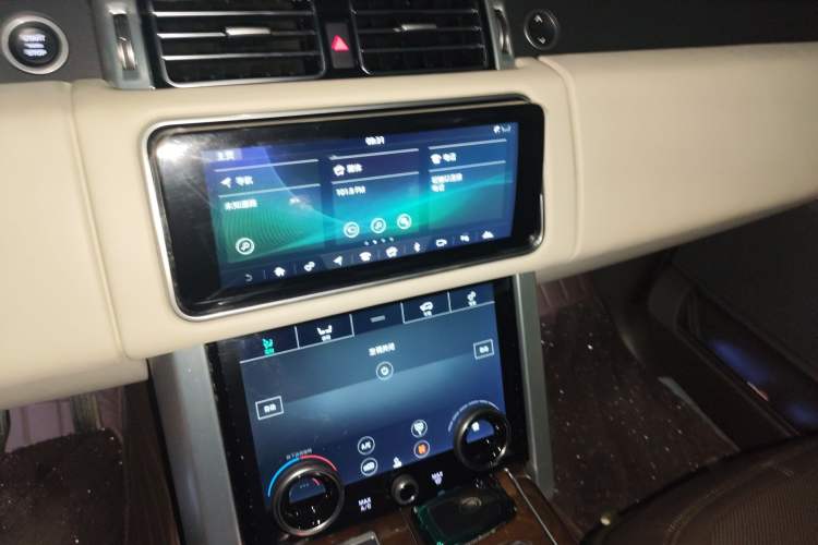 Used Land Rover Range Sport 2021 3.0 L6 SE Audio And AC Panel