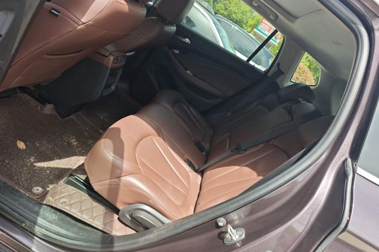 Used Buick Envision 2018 28T Four-Wheel Drive Luxury Model Left Rear Seat