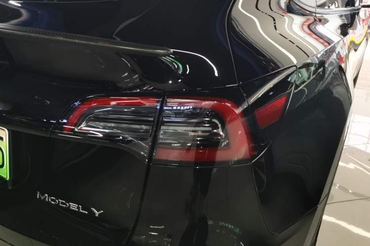 Used Tesla Model Y 2023 Long-Range All-Wheel-Drive Version Right Rear Taillight