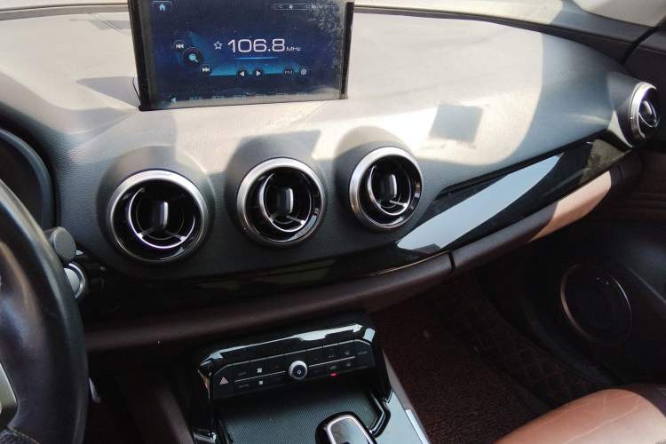 Used Wey VV7 2017 2.0T Flagship Model Audio And AC Panel