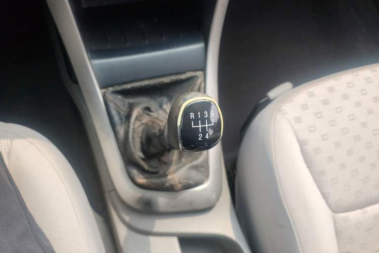 Used Baojun 630 2012 1.5L DVVT manual comfort version Gear Lever