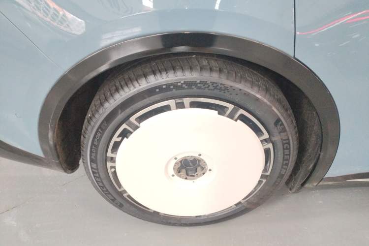 Used Hima Luxeed R7 2025 Range-Extended Version 360 km Max
