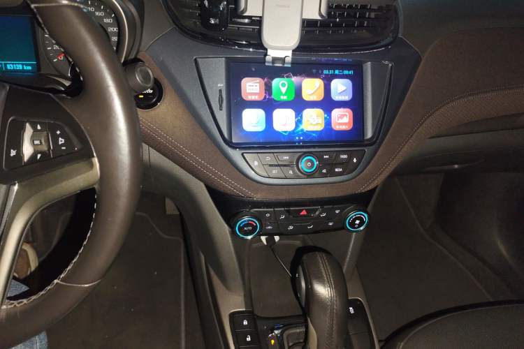 Used Chevrolet Malibu 2016 2.0L Automatic Luxury Edition Audio And AC Panel