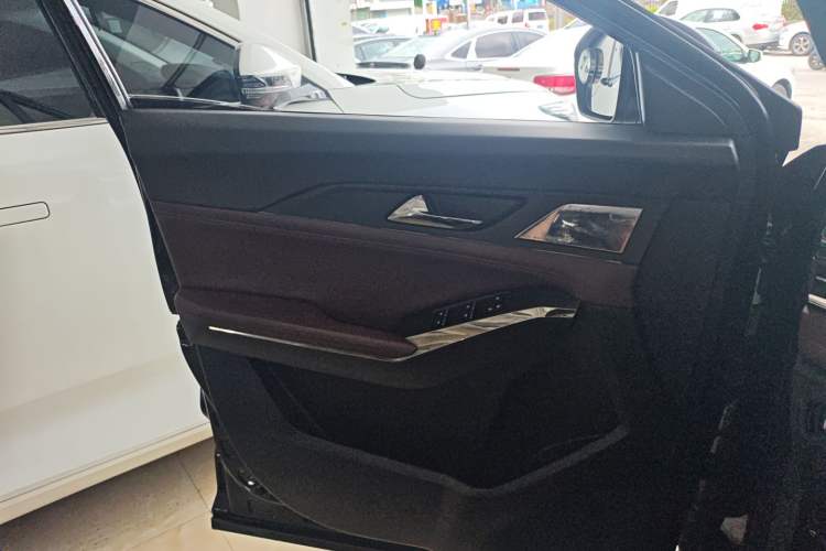 Used SOL X8 PLUS 2023 1.5 TGDI DCT Smart Home Edition 7-Seater