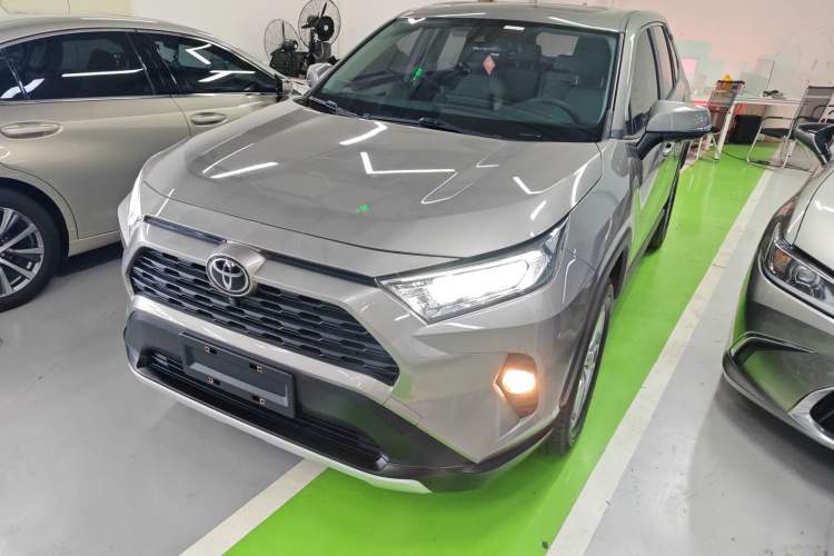 Used Toyota RAV4 2021 2.0L CVT Two-Wheel Drive Fashion PLUS Edition