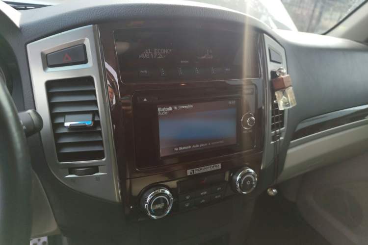 Used Mitsubishi Pajero  Audio And AC Panel