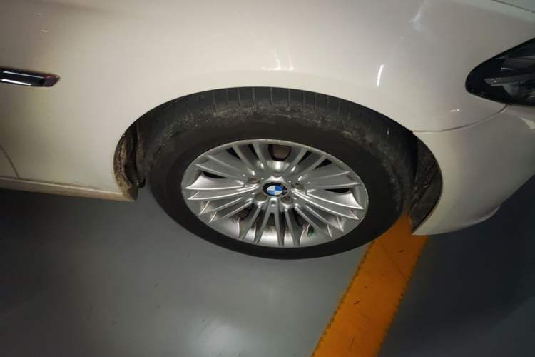 Used BMW 5 Series 2014 525Li Leading Model
