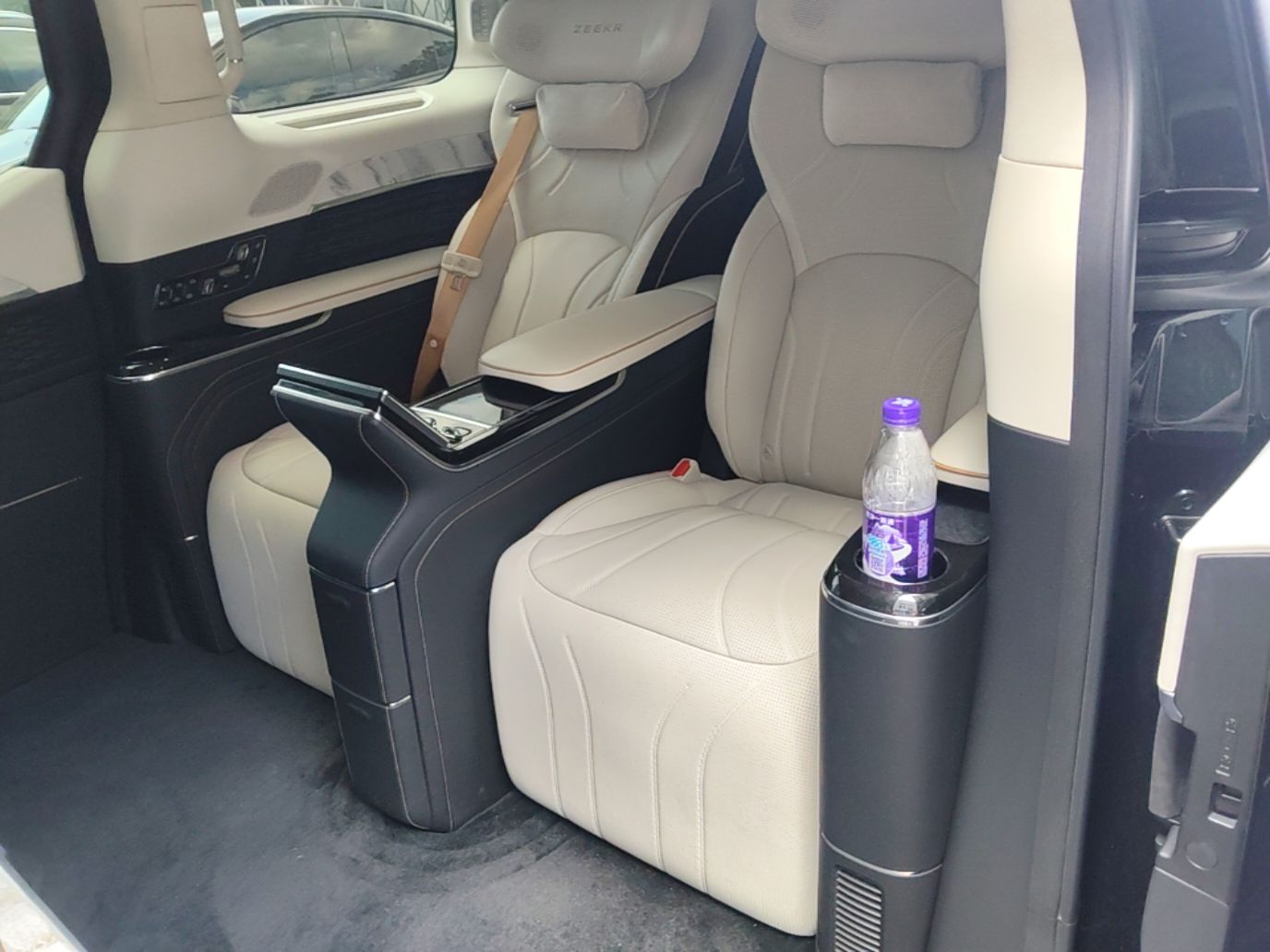 Zeekr 009 2024 GAC Trumpchi — снимка 20