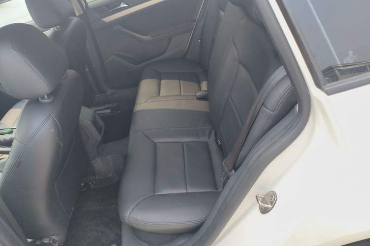 Used Volkswagen Gran Lavida 2015 1.6L Automatic Fashion Edition Left Rear Seat