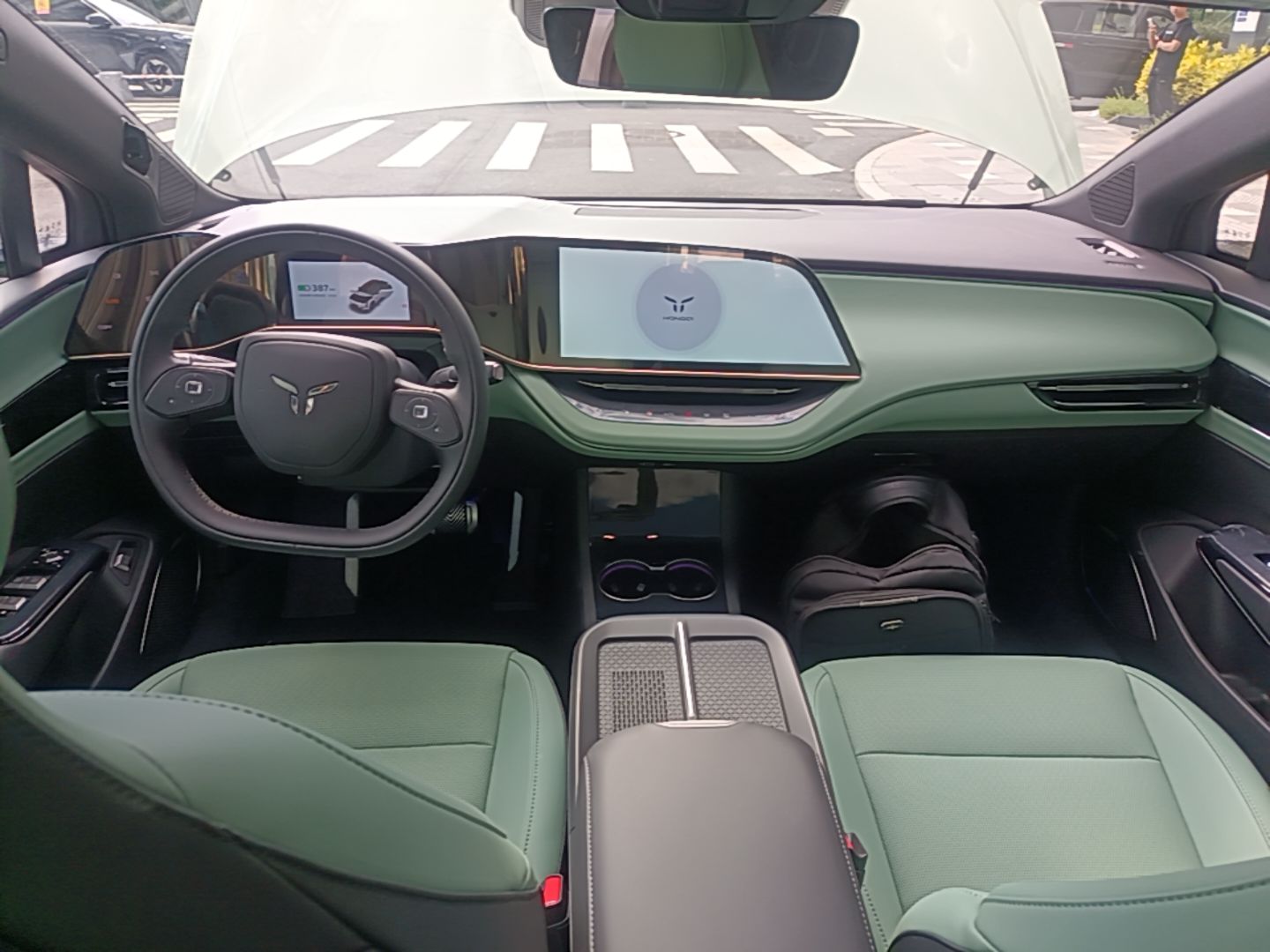 Hongqi EH7 2025 690 Smart Selection Edition — снимка 12