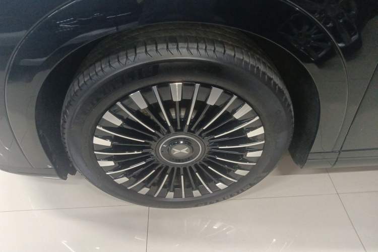 Used XPeng X9 2025 740 Ultra-Long Range Max Left Front Wheel Hub