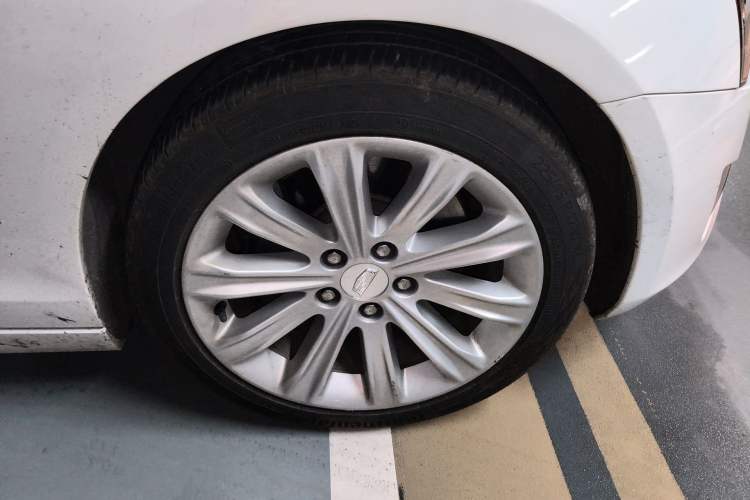 Used Cadillac ATS-L 2017 28T Fashion Edition Right Front Wheel Hub